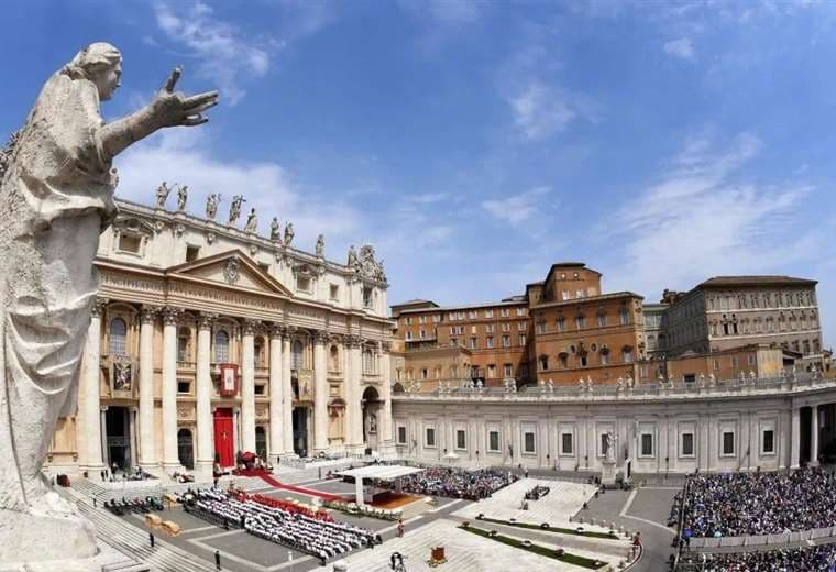 Vaticano introduce el delito de pedofilia en Código de Derecho Canónico