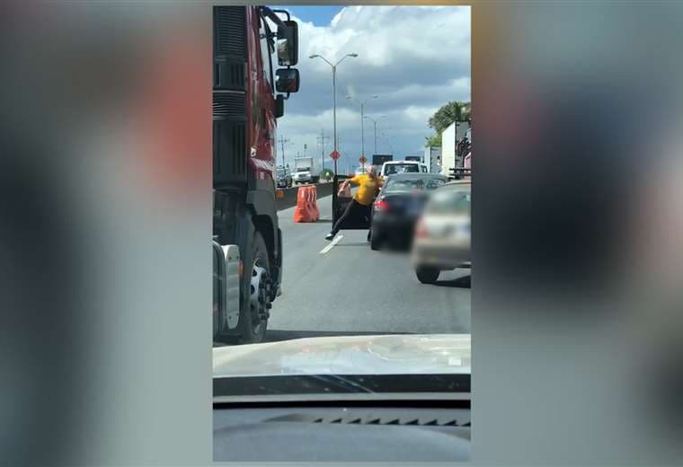 Empresa despide a trailero que golpeó a conductor en la Ruta 1