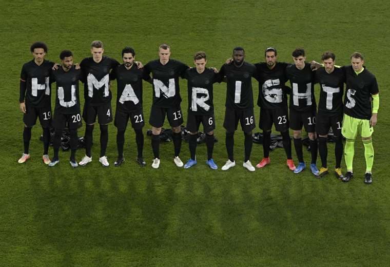 Futbolistas se suman al debate sobre los derechos humanos en Catar