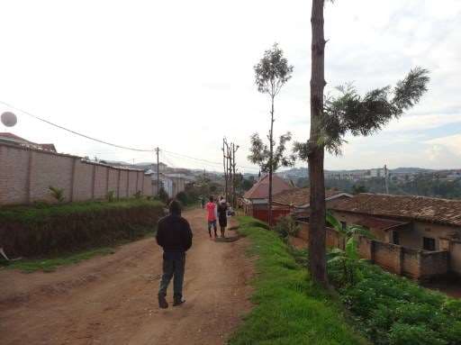 "Cicatrices" y esperanzas de niños nacidos de violaciones en Ruanda