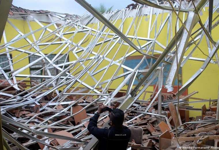 Terremoto deja al menos siete muertos en Indonesia