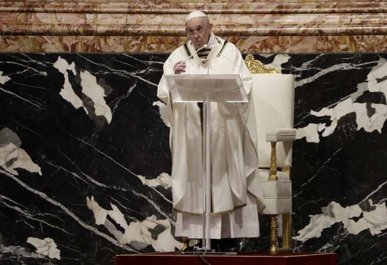 Sin lavado de pies, papa Francisco celebró misa de Jueves Santo
