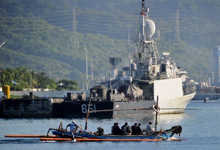Indonesia confirma que submarino desaparecido con 53 personas a bordo naufragó