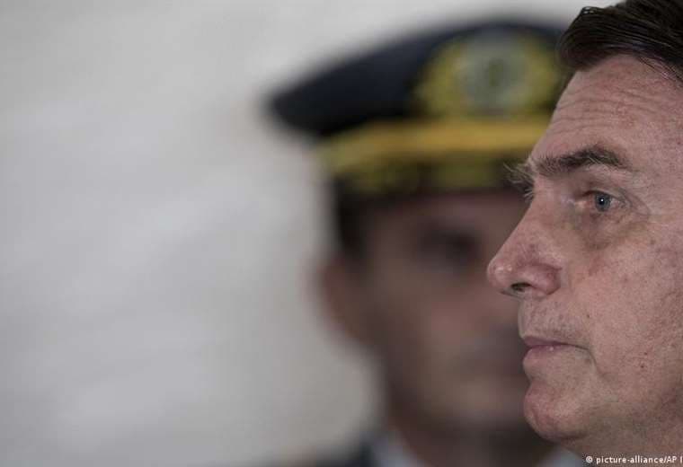 Jair Bolsonaro recurrirá al Ejército si restricciones provocan "caos"