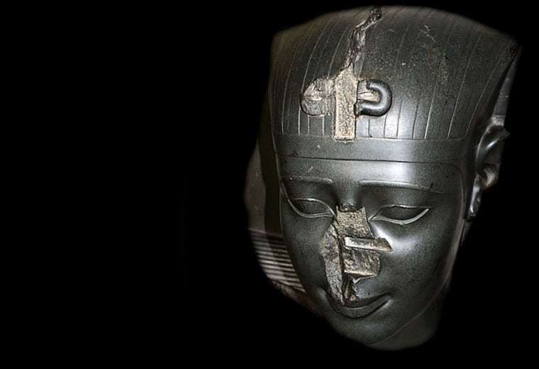 ¿Por qué las estatuas del Antiguo Egipto tienen las narices rotas?
