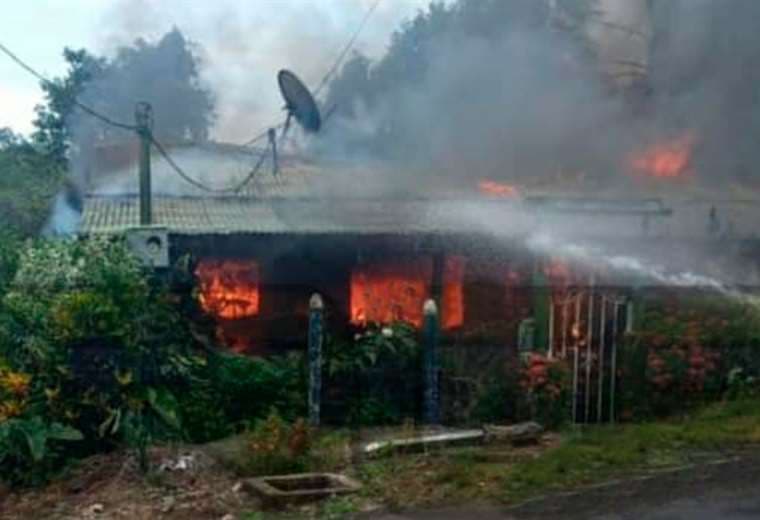 Incendio consume una casa en San Carlos