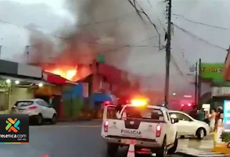 “Perdí unos ₡37 millones", dice comerciante afectado por incendio en Turrialba