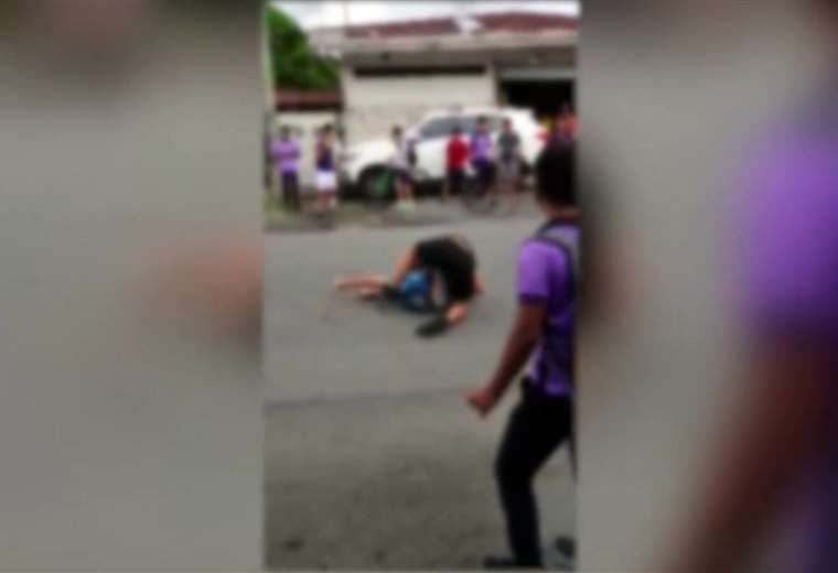 Detienen a adolescente tras golpiza grabada en video