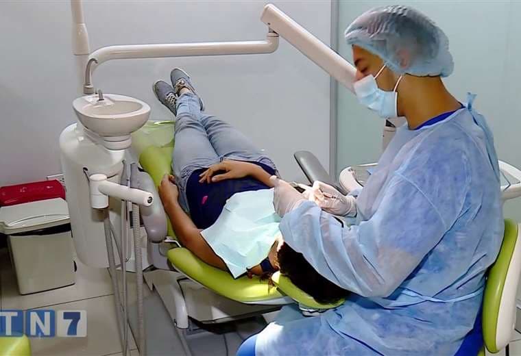 Piden acelerar vacunación de asistentes dentales ante alto riesgo de contagio
