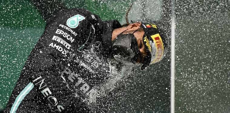 F1: Lewis Hamilton gana el GP de Brasil tras una remontada memorable