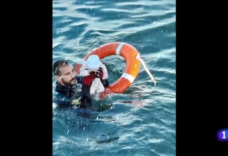 Drama migratoria: guardia civil rescató bebé del mar