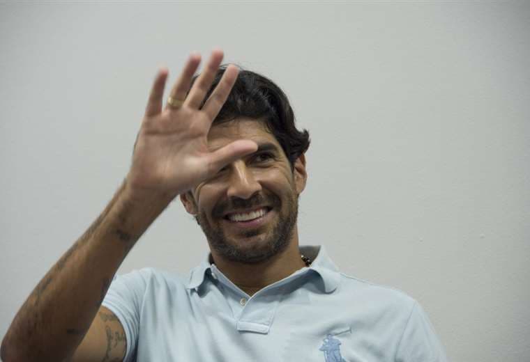 Se retira el Loco Abreu, el jugador que integró más clubes del mundo