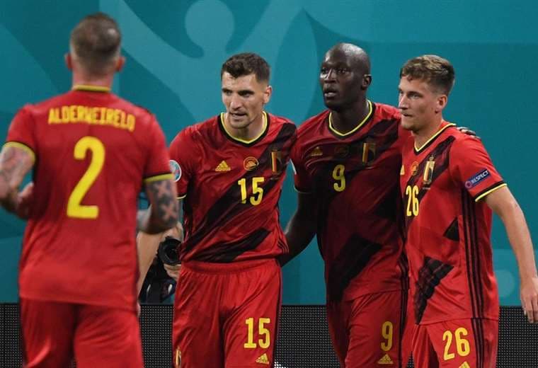 Bélgica con gran debut en la Euro tras derrotar 3-0 a Rusia