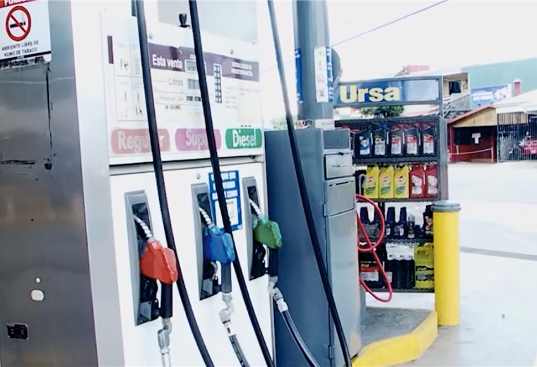 Precio de gasolina Súper llegaría a ₡908 en abril, calculan expendedores