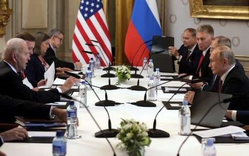 Putin califica de "constructiva" su primera cumbre con Biden