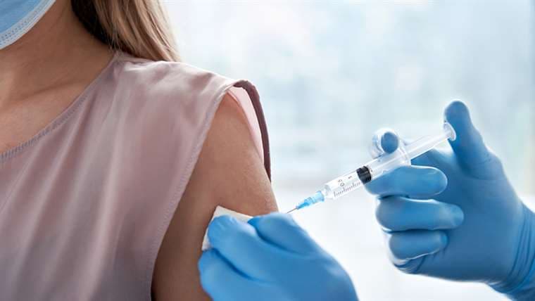 COVID-19: Aprueban vacuna obligatoria para funcionarios públicos