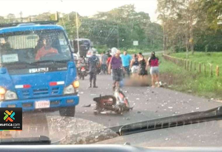Motociclista muere tras chocar contra pick up en Upala
