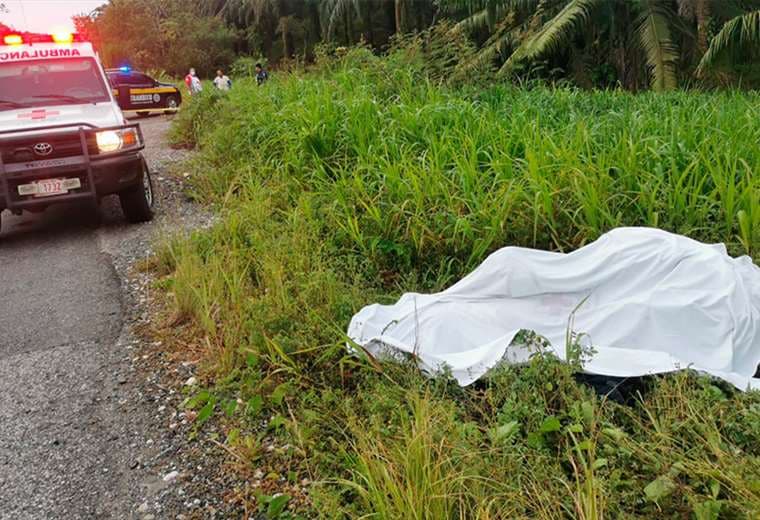 Joven motociclista muere tras chocar de frente contra carro en Osa