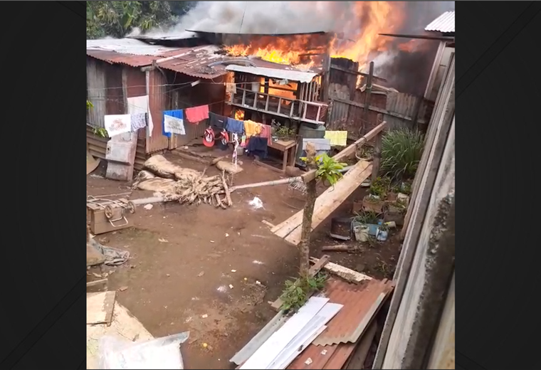 Incendio consumió cuartería en Alajuela