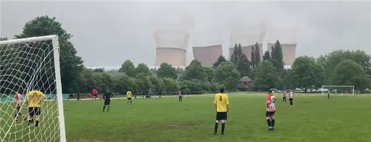Demolición de central eléctrica obliga a suspender partido de fútbol