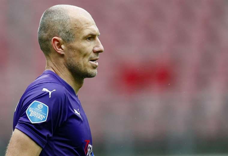 Holandés Arjen Robben anuncia su retirada del fútbol