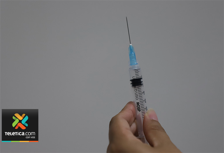 Farmacias y hospitales privados aplicarán vacunas contra COVID-19