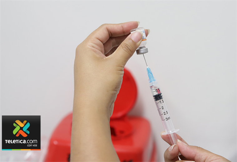 Comisión expone a ministra 10 razones para mantener obligatoriedad de vacuna anticovid