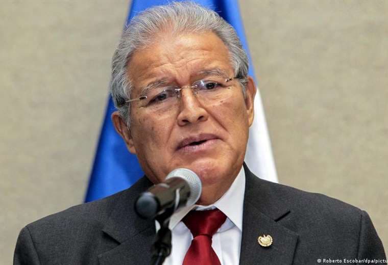 Expresidente de El Salvador es acusado formalmente por corrupción