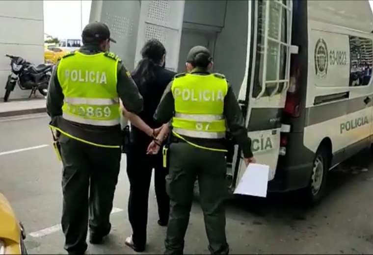 Tico causa pánico en aeropuerto de Colombia: dijo que tenía "bomba" en equipaje