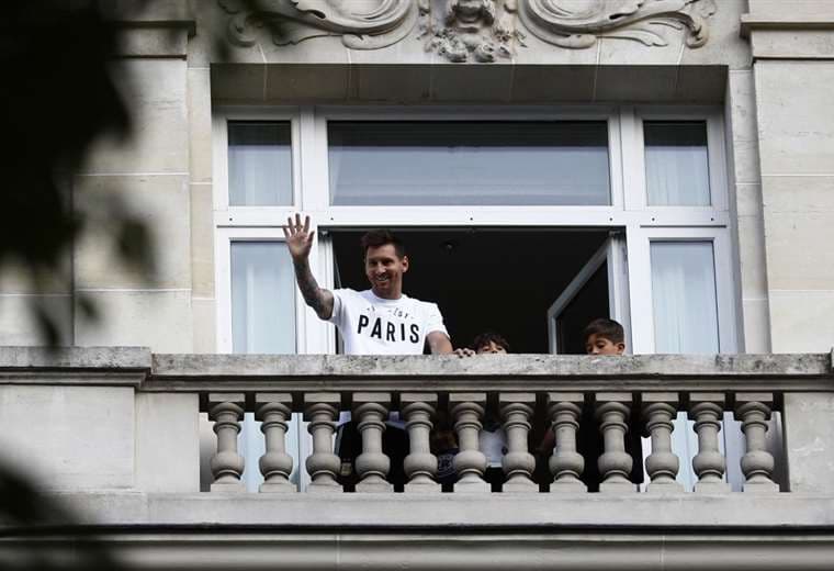 Es oficial: Messi firma dos años con el PSG y usará el dorsal 30