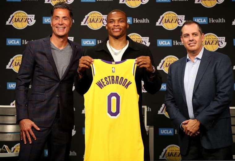 Westbrook dice que su papel en los Lakers es "facilitar el juego" a LeBron