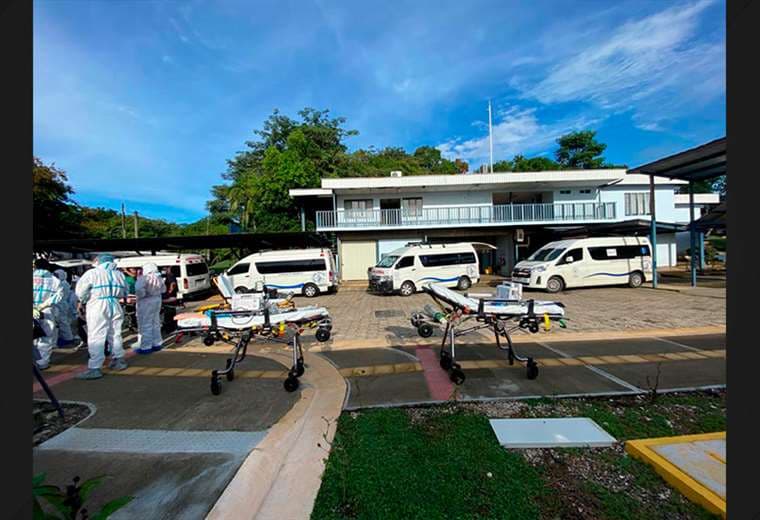 Otros 13 pacientes COVID-19 son trasladados de Nicoya a San José