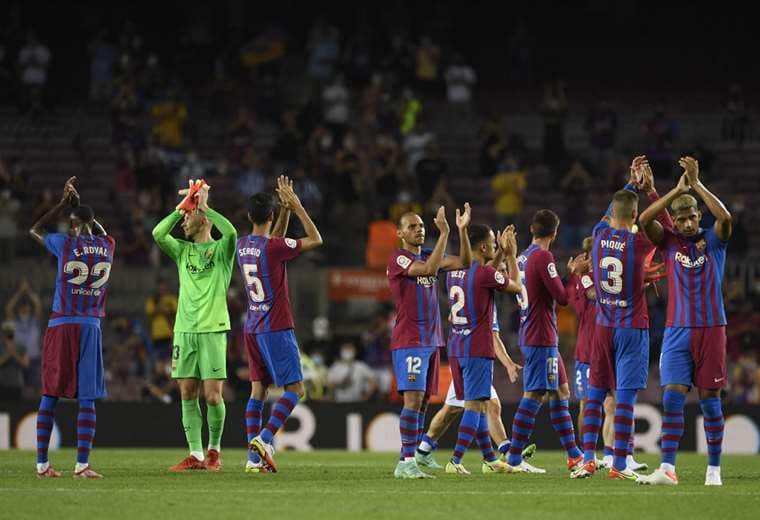 Barça ilusiona sin Messi y Atlético inicia la defensa del título ganando