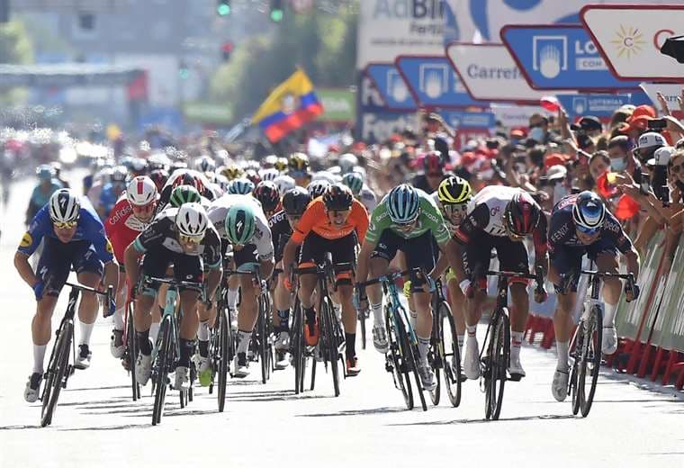Philipsen gana al esprint la segunda etapa de la Vuelta a España