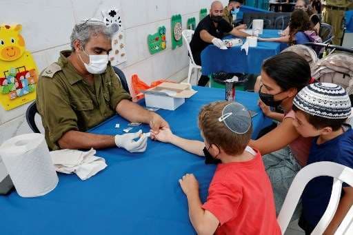 Israel propone vacunación anticovid en centros educativos con inicio de curso