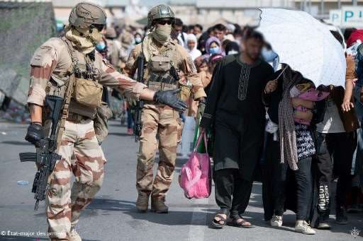 Pentágono reporta 12 militares muertos en Kabul y amenaza al Estado Islamico