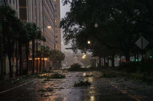 Huracán Ida azota sur de EE.UU. y deja a oscuras a Nueva Orleans
