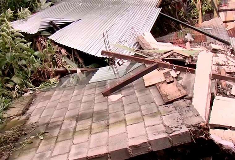 Deslizamiento en Alajuelita afectó nueve casas y dejó 41 damnificados