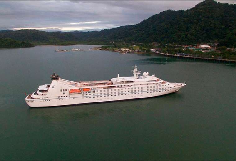 Primer crucero con turistas llega a Costa Rica tras pausa de 17 meses