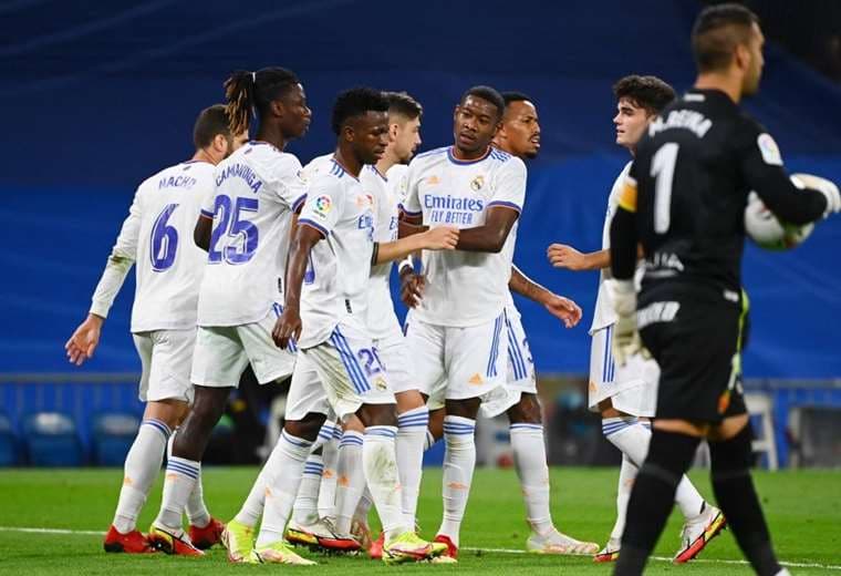 Real Madrid gana 2-0 al Inter y pasa líder a octavos de Champions