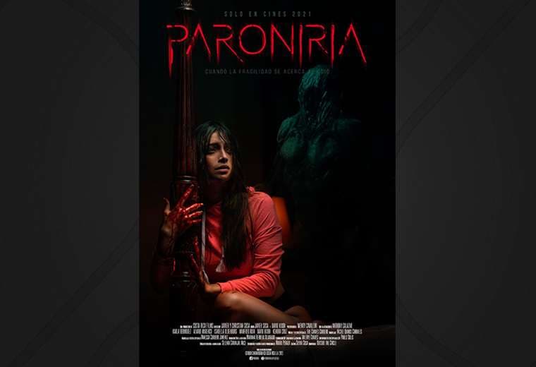 Criatura animada interactúa con elenco de película tica 'Paroniria'
