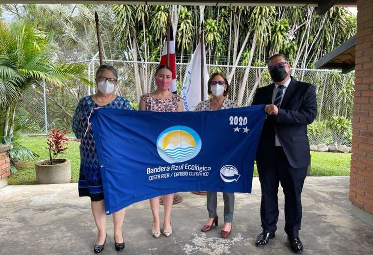 Colegios de Farmacéuticos obtiene galardón del Programa de Bandera Azul Ecológica