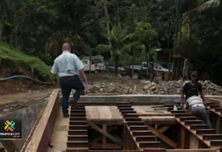Caso Corredores: fotos muestran a ingeniero municipal en construcción de puente