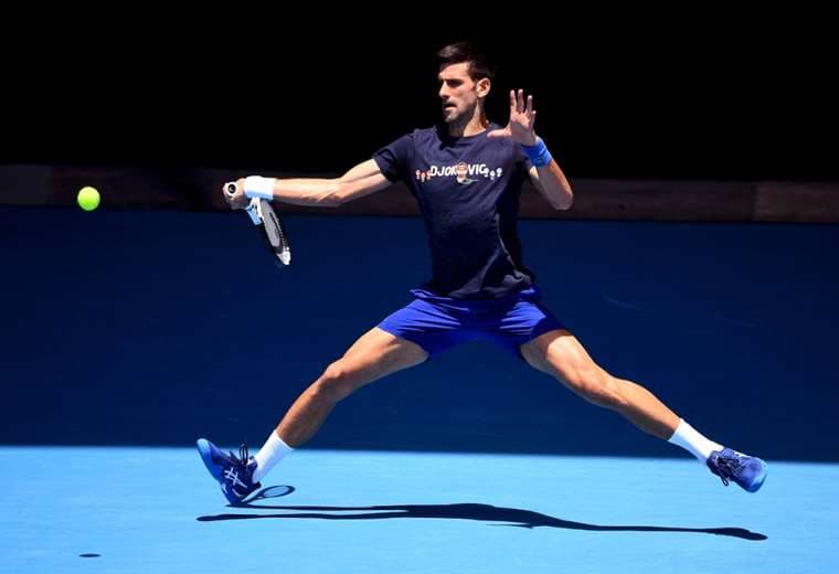 Djokovic pasa un susto previo al Abierto de Australia