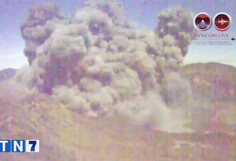 Turistas que ingresaron al Turrialba antes de erupción se exponen a 3 años de cárcel