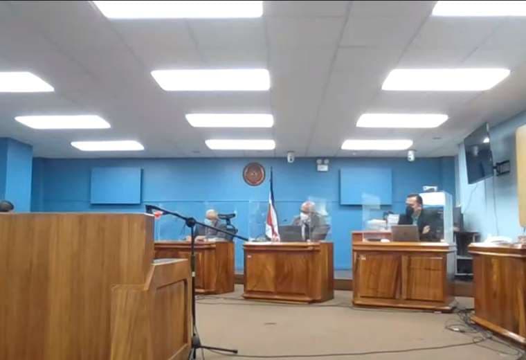 Juicio de Víquez: supuestos abusos ocurrieron en oficina y habitación de iglesia, dice Fiscalía