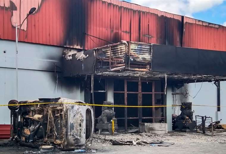 Al menos 19 muertos tras riña e incendio en discoteca de Indonesia