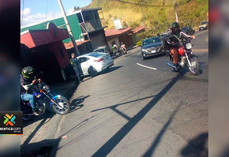 Carro atropella y mata a mujer en Alajuelita