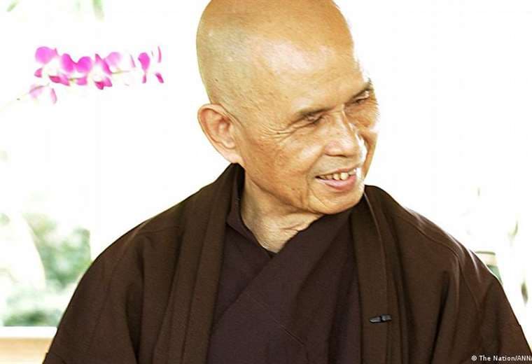 Adiós multitudinario en Vietnam al padre del 'mindfulness'