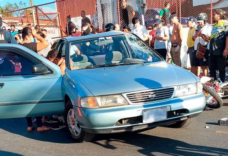 Choque entre carro y moto dejó un muerto y un herido en Alajuela